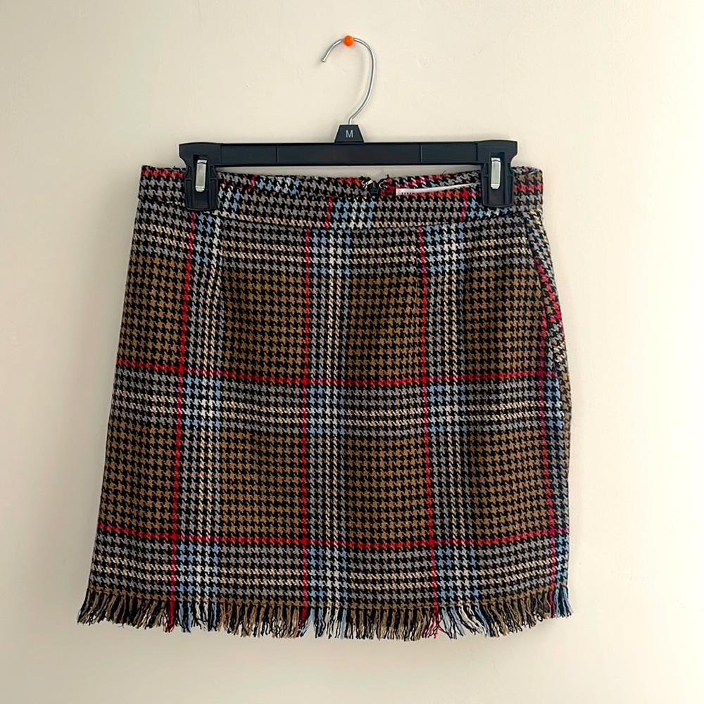 It’s plaid mini skirt! Never been worn!